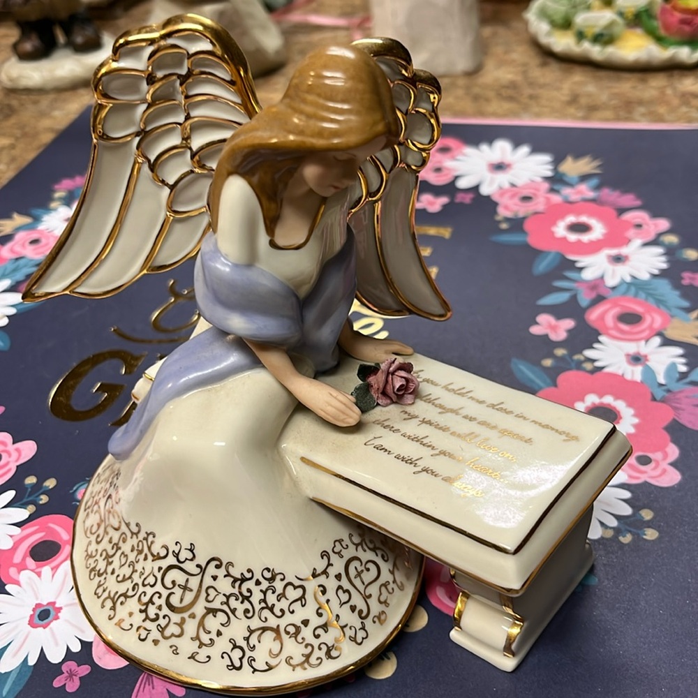 ARDLEIGH ELLIOTT 2006 Heirloom porcelain With You Always Angel  Music Box